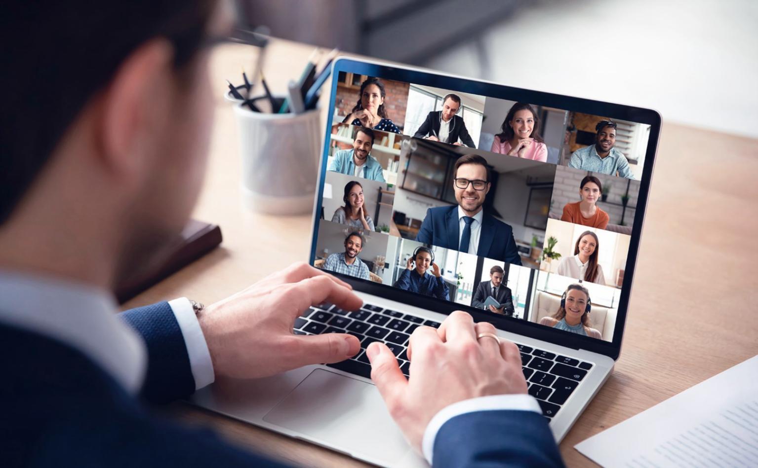 Teilnehmer arbeitet an Mobile SEO Optimierung